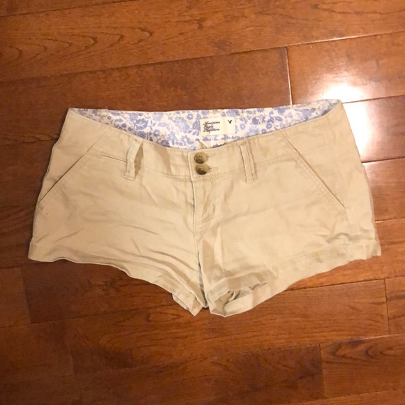 American Eagle Khaki Shorts - Picture 1 of 2